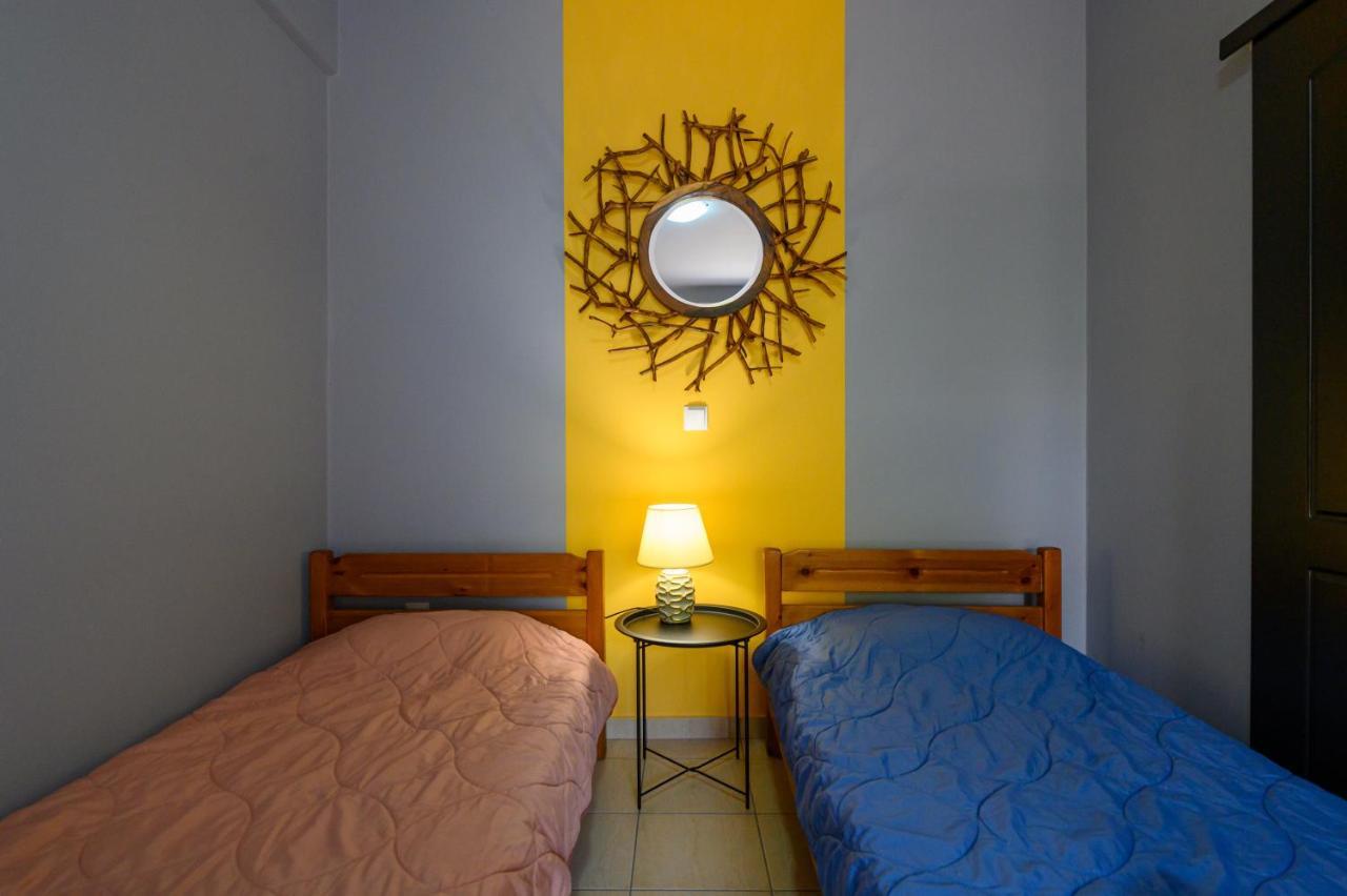 Rea Apartment II "1Minute From The Beach" Kalamáta Eksteriør bilde